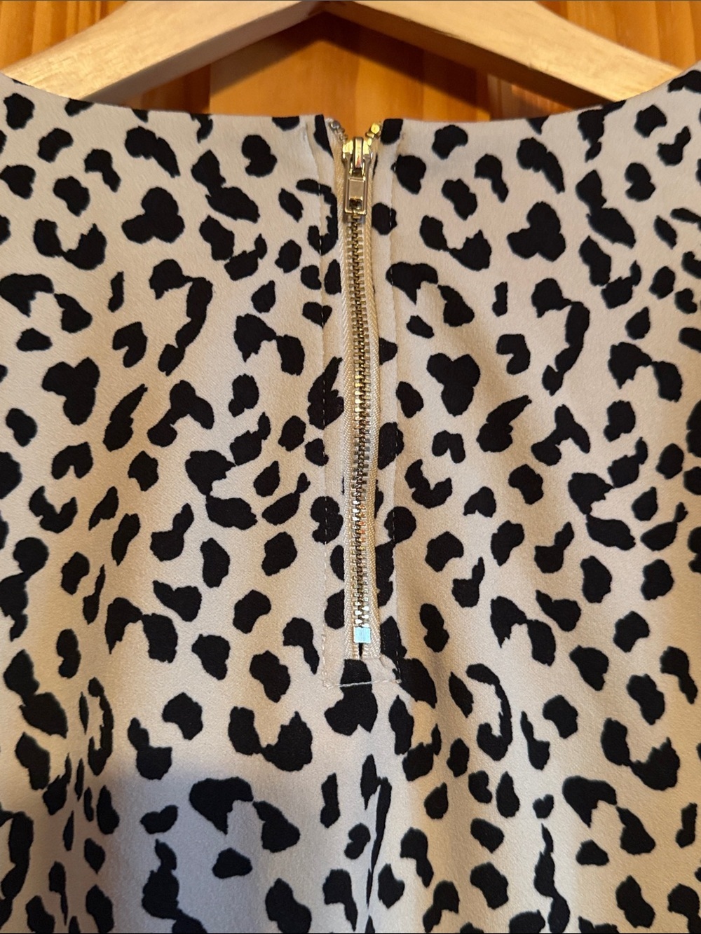 MELLODAY Black and White Leopard Puff Sleeve Blouse - Picture 8 of 11